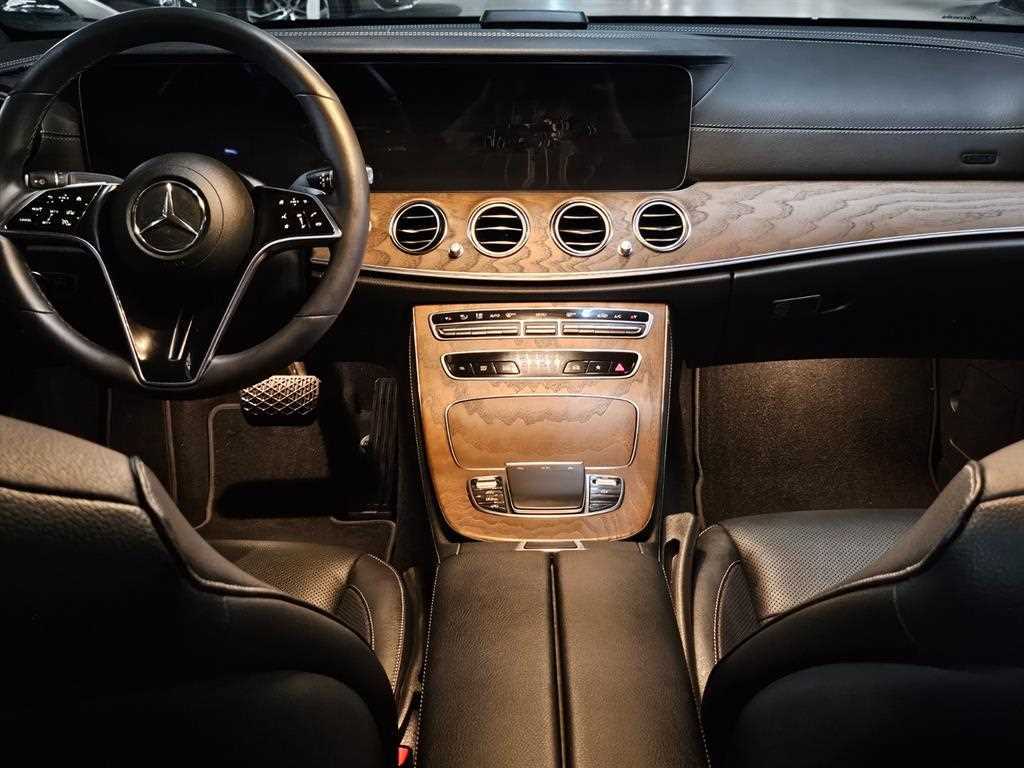 Mercedes Benz E class - Vista 8