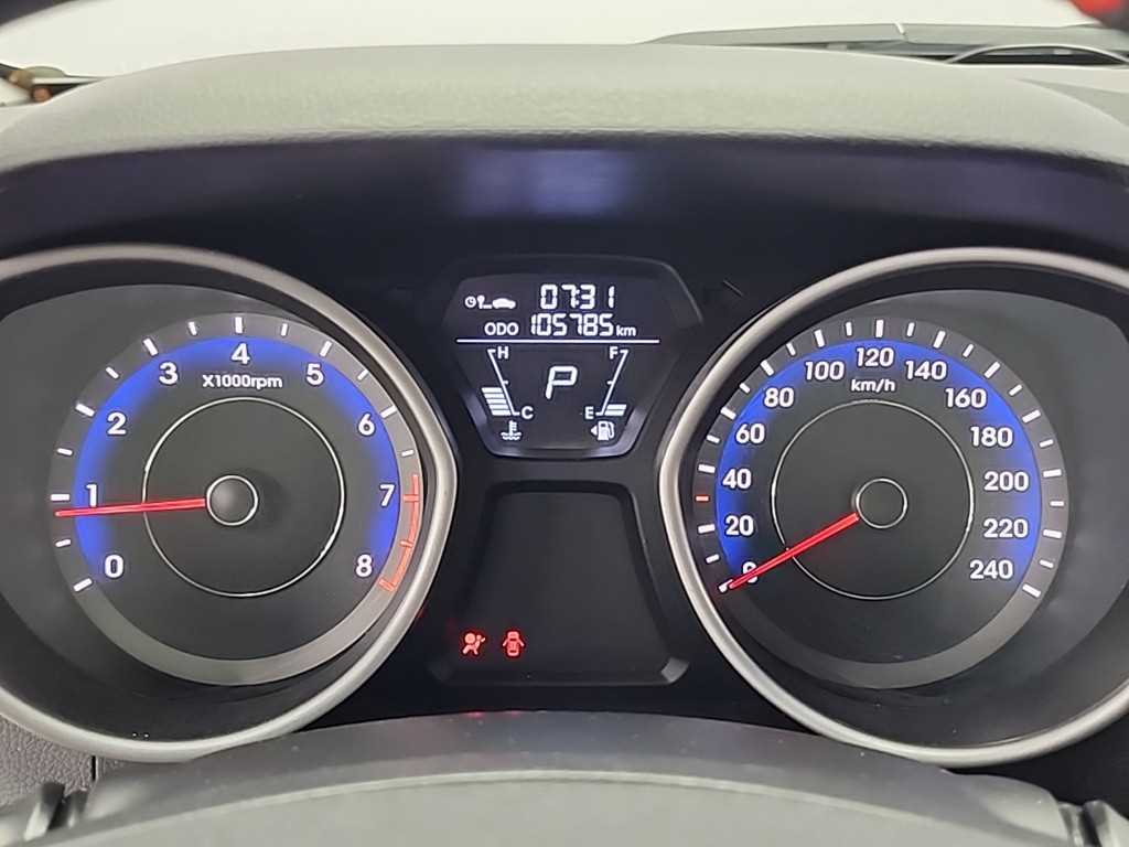 HYUNDAI Avante - Vista 6