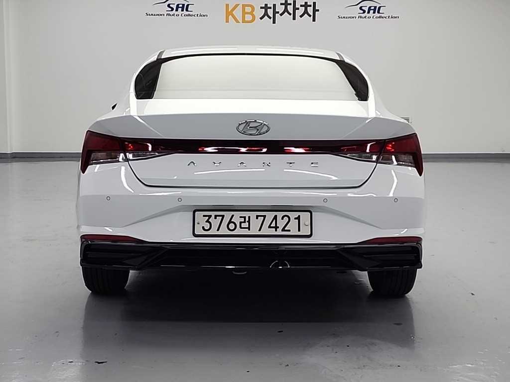 HYUNDAI Avante - Vista 3