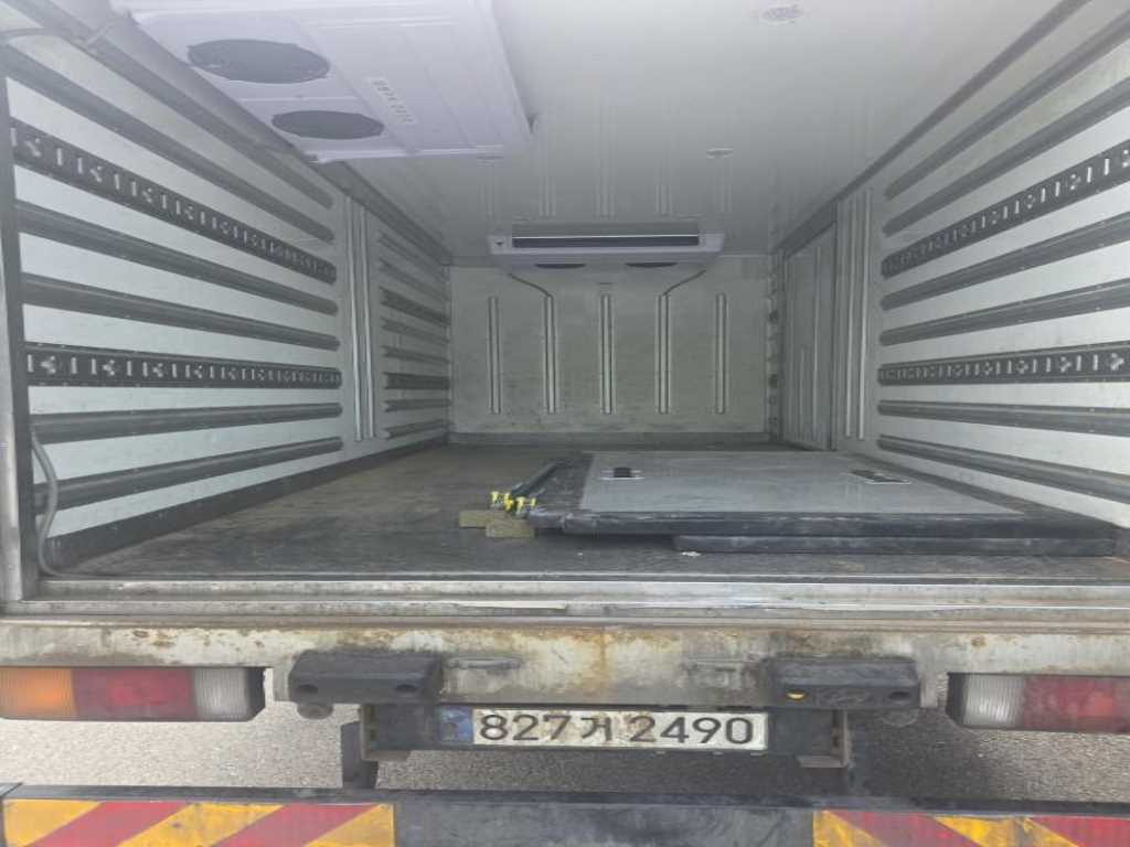 medium and large cargo truck - Vista 7