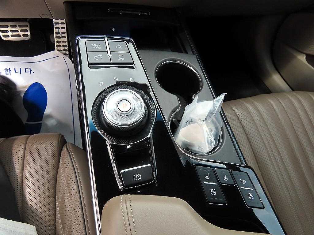 KIA K8 - Vista 10