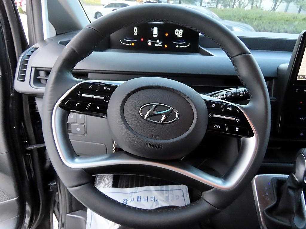 HYUNDAI Staria - Vista 8