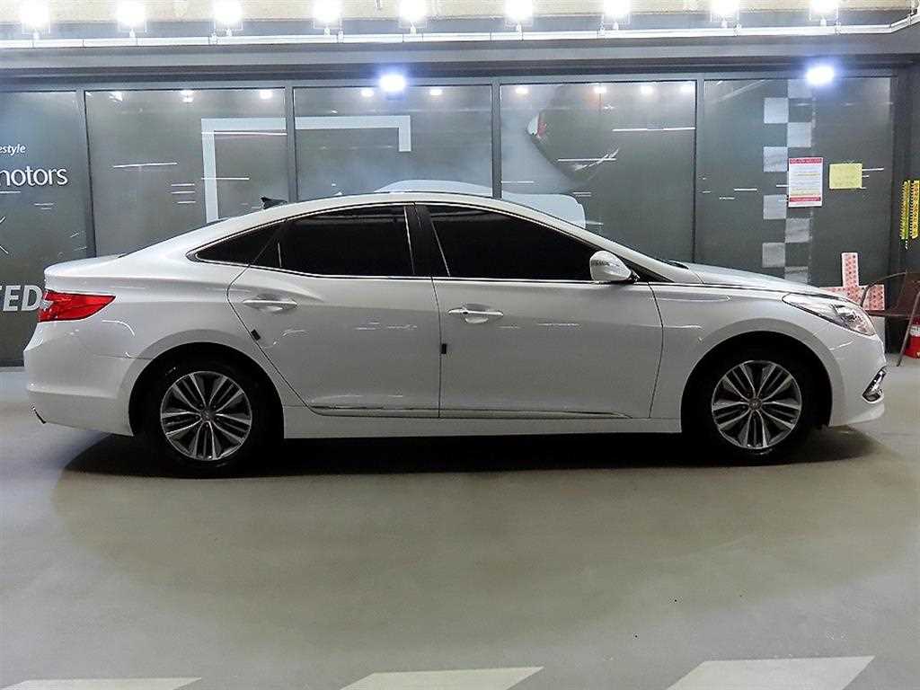 HYUNDAI Grandeur - Vista 3