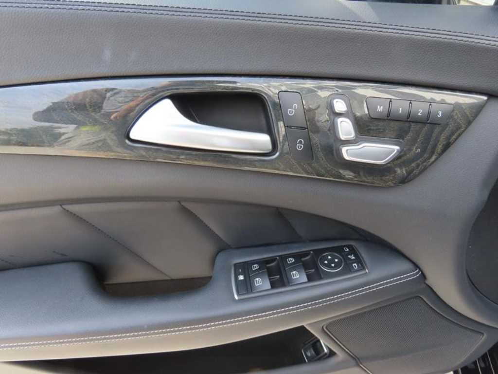 Mercedes Benz CLS Class - Vista 6