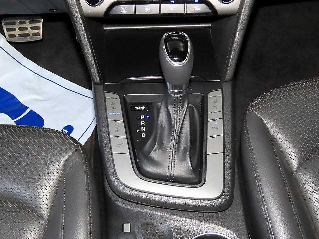 HYUNDAI Avante - Vista 12