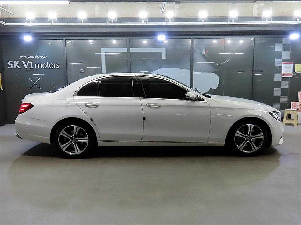 Mercedes Benz E class - Vista 3