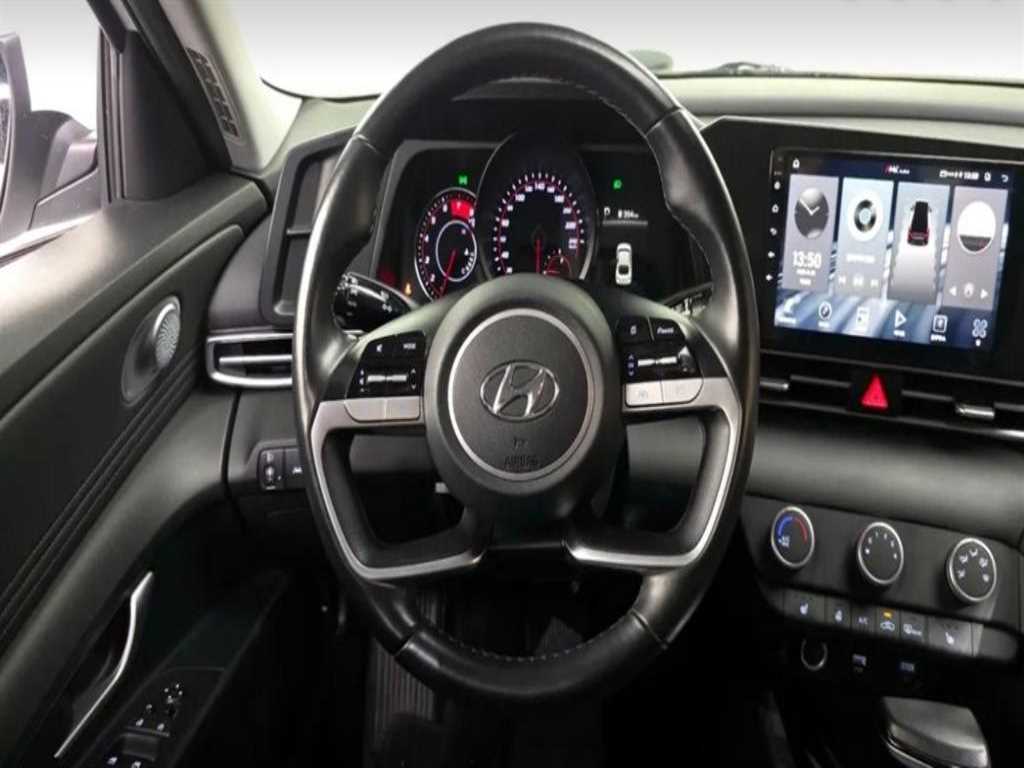HYUNDAI Avante - Vista 9