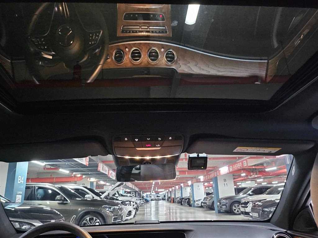 Mercedes Benz E class - Vista 12