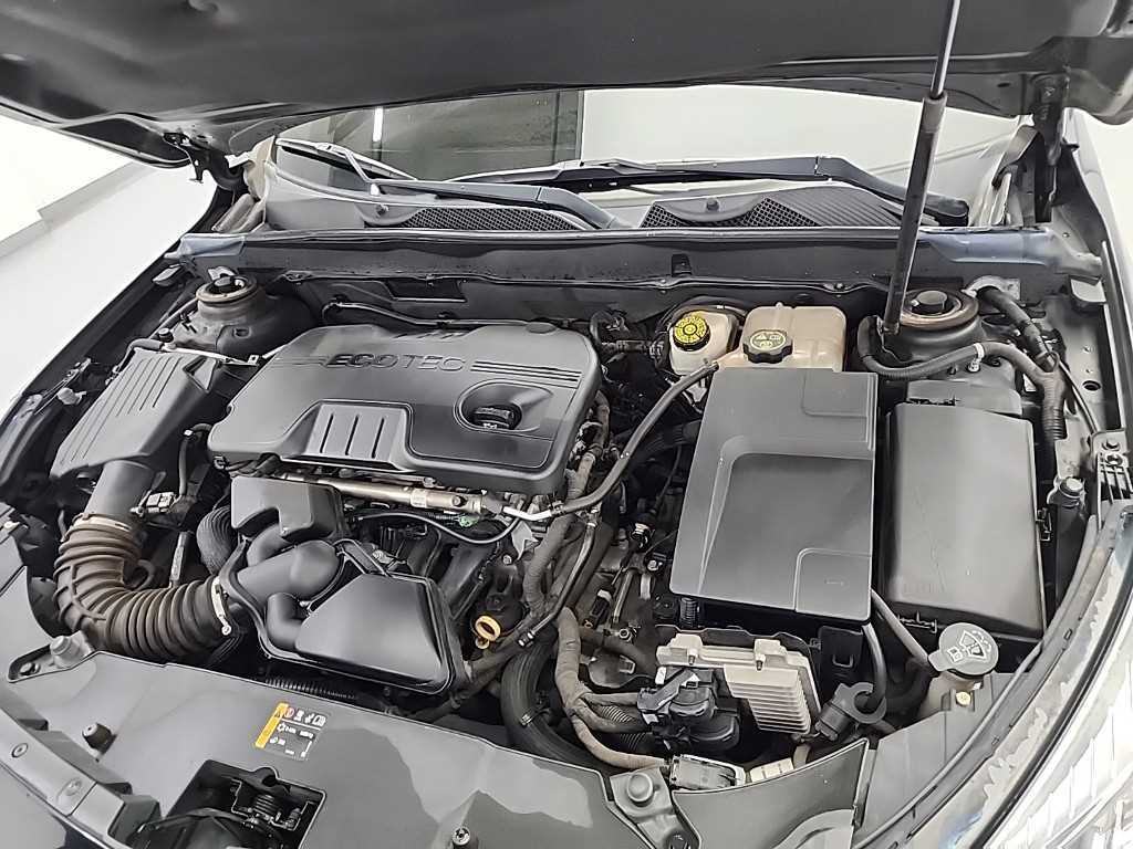 Chevrolet Malibu - Vista 5