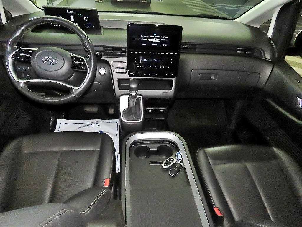 HYUNDAI Staria - Vista 10