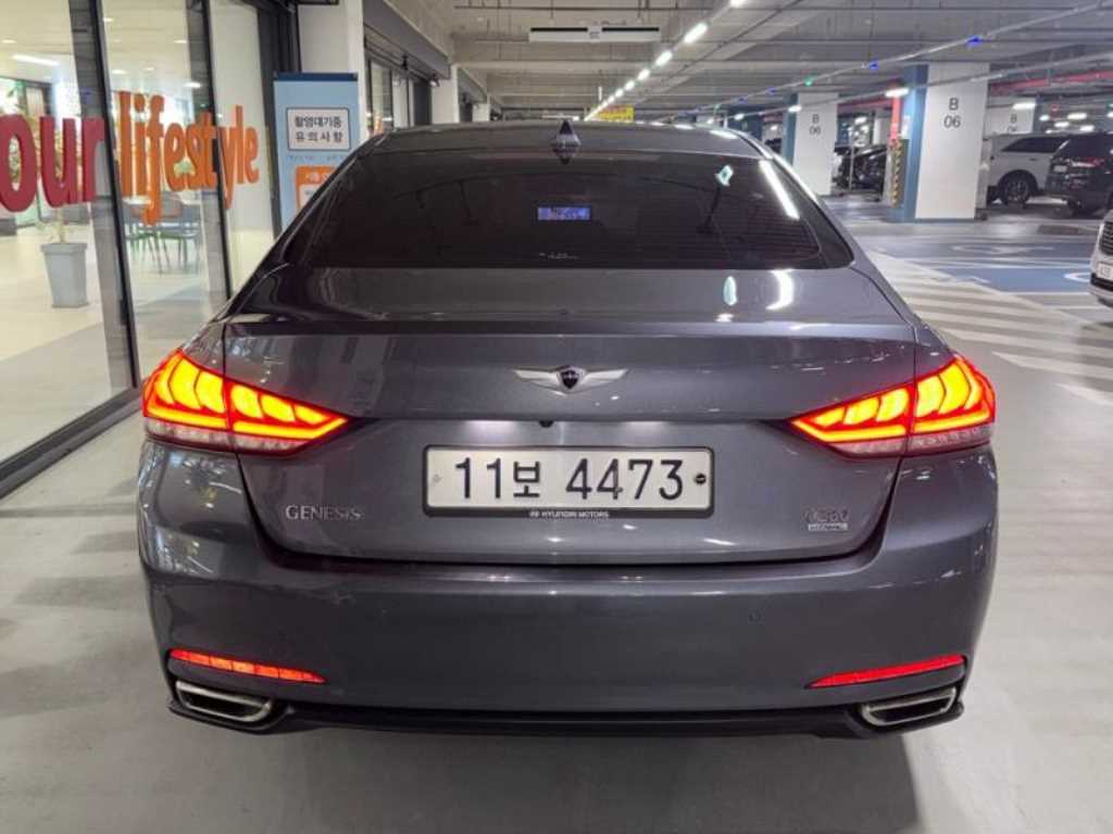 HYUNDAI Genesis - Vista 5