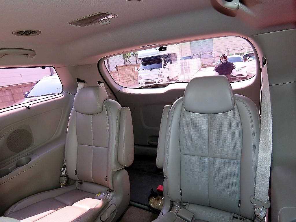 KIA Carnival - Vista 7