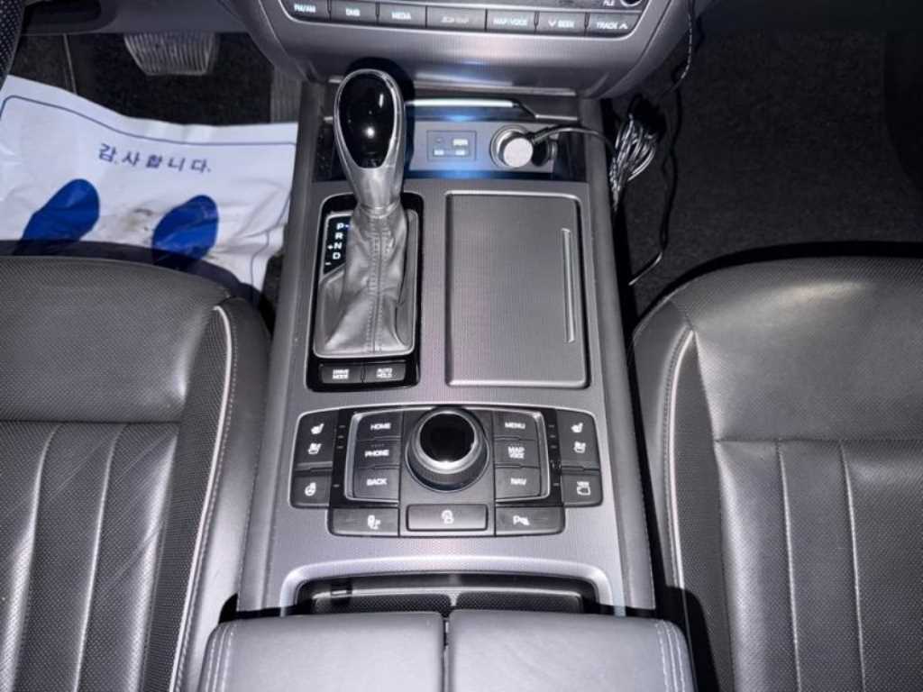 HYUNDAI Genesis - Vista 11