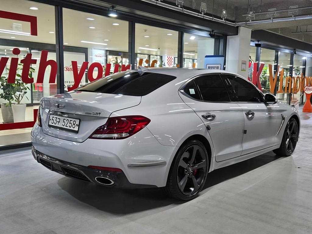Genesis G70 - Vista 5