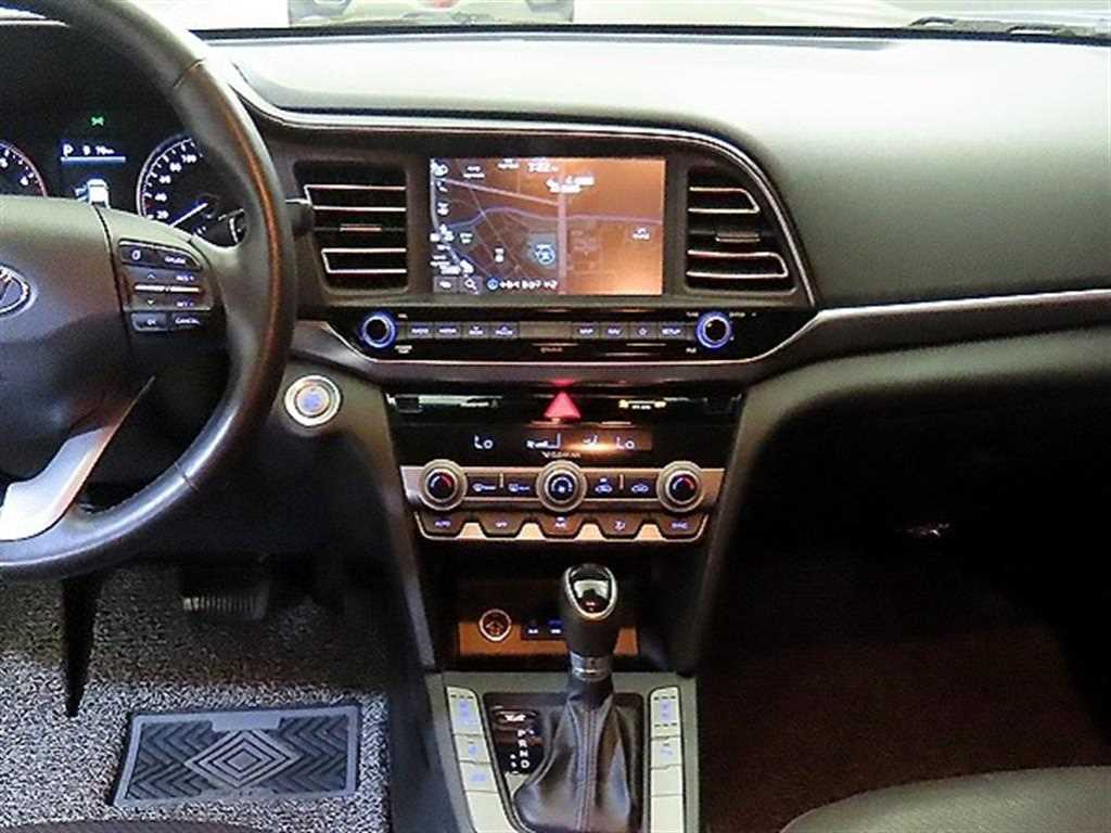 HYUNDAI Avante - Vista 11
