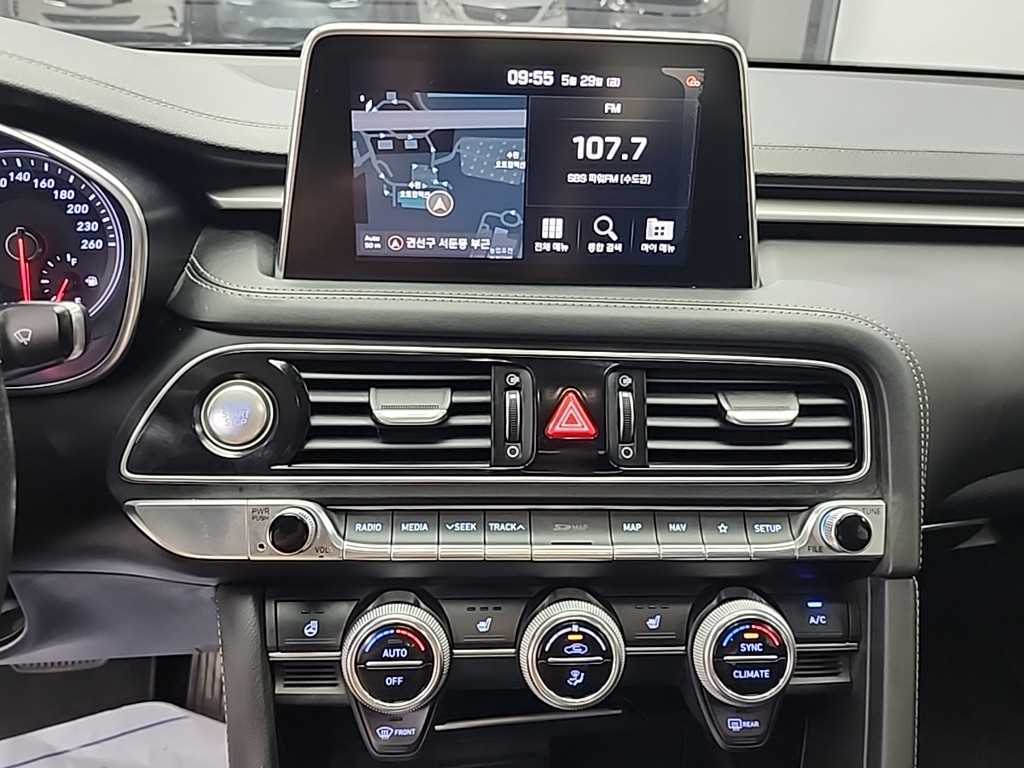 Genesis G70 - Vista 10