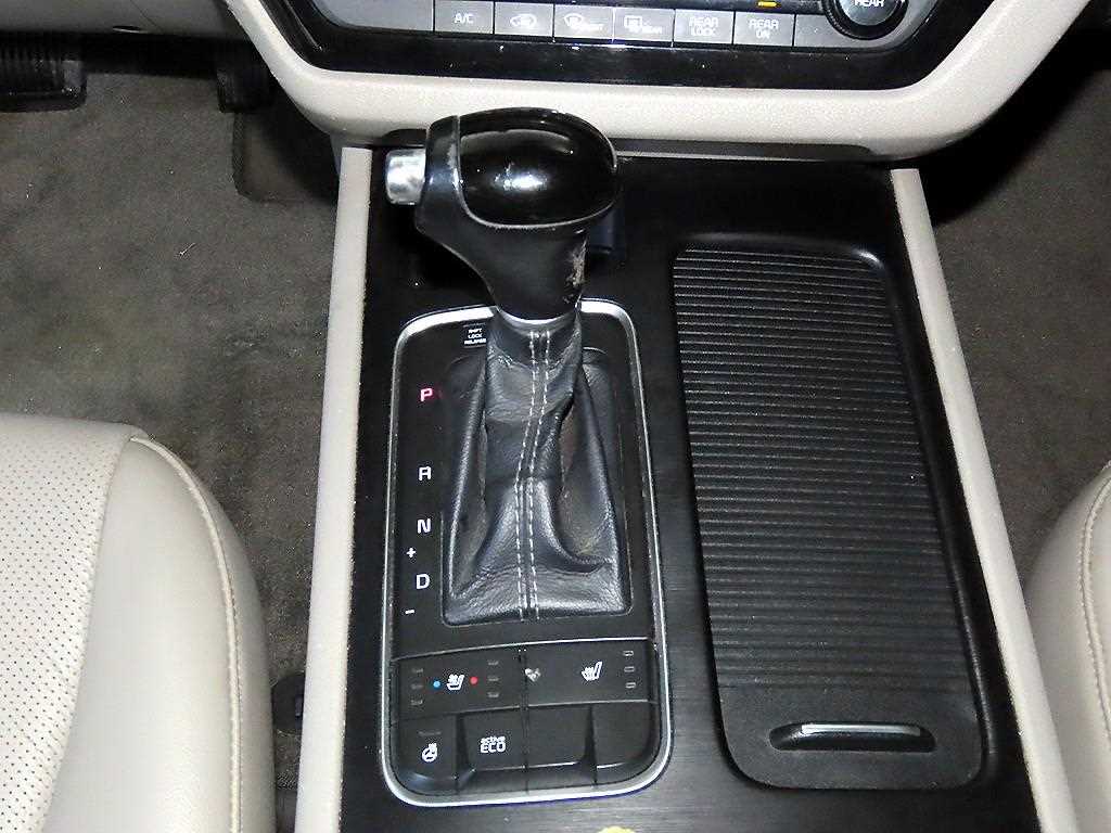 KIA Carnival - Vista 12