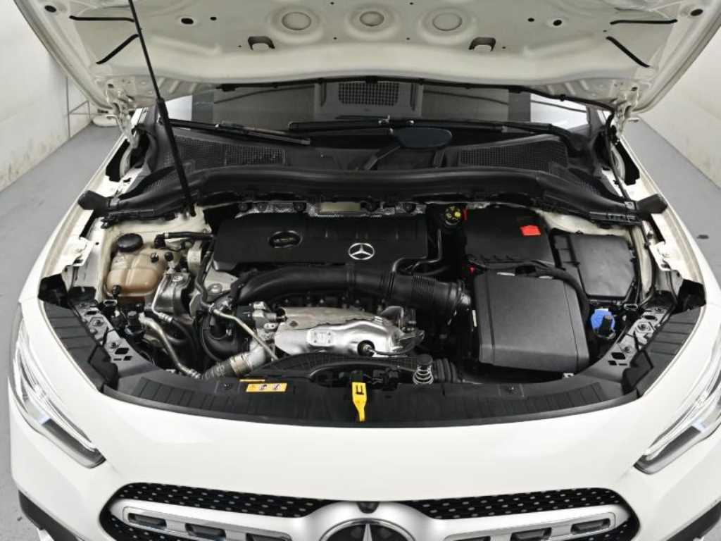 Mercedes Benz GLA Class - Vista 6