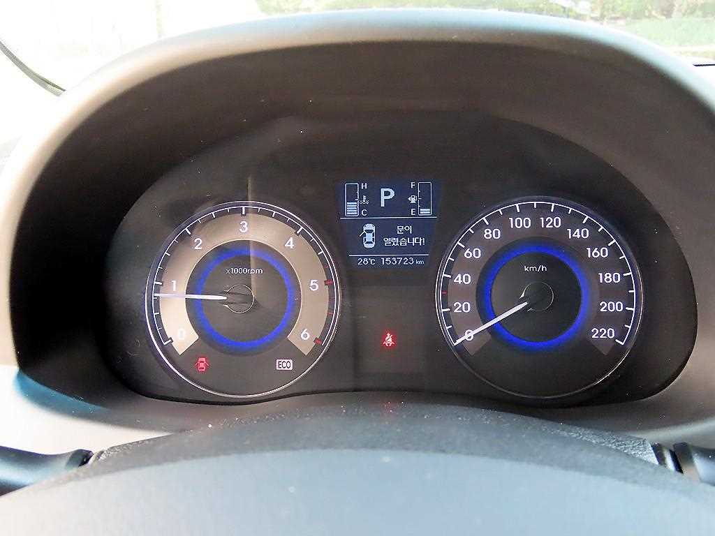 HYUNDAI Accent - Vista 9