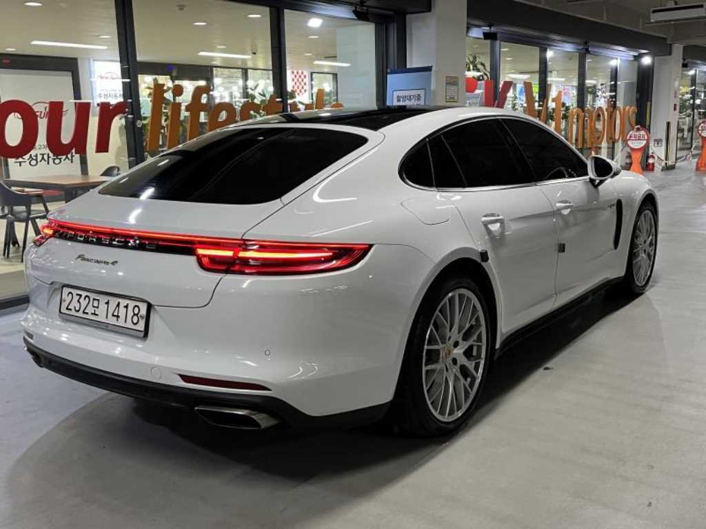 Porsche Panamera - Vista 4