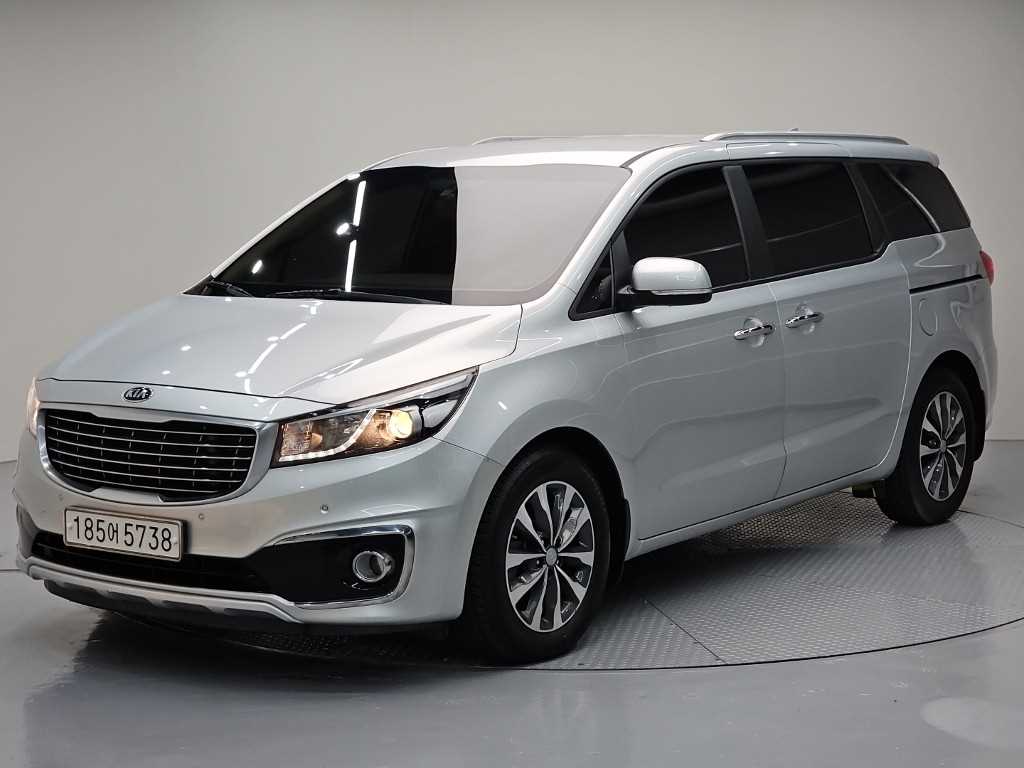 KIA Carnival 2017 Plateado - Importación desde Corea - HF Imports Iquique - Foto 1