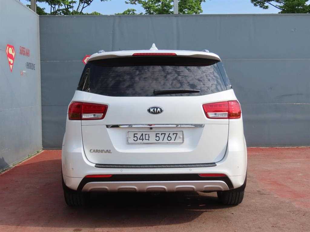 KIA Carnival - Vista 4