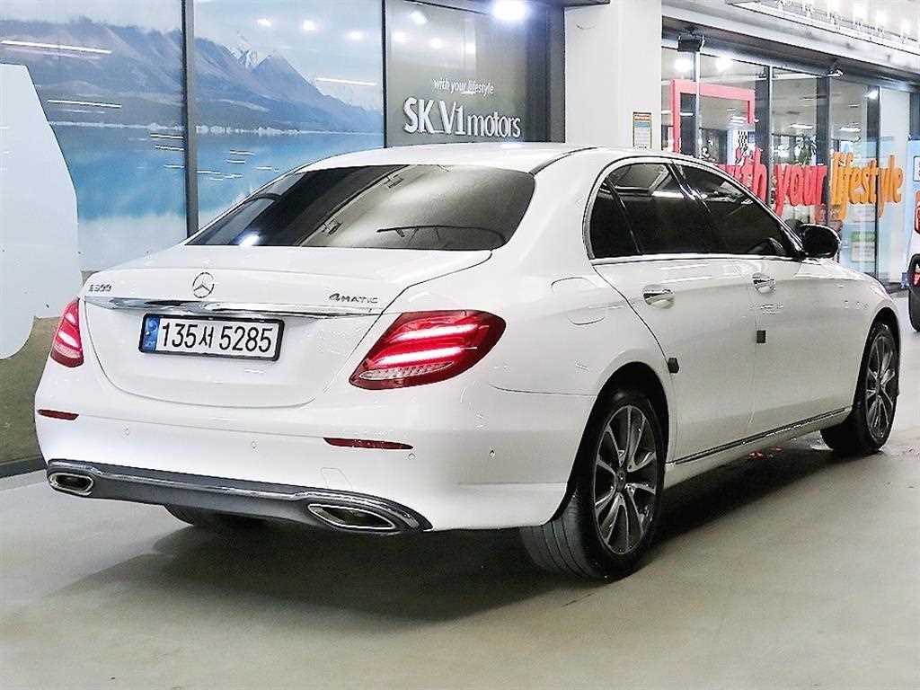 Mercedes Benz E class - Vista 4