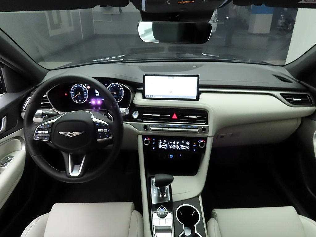 Genesis G70 - Vista 8