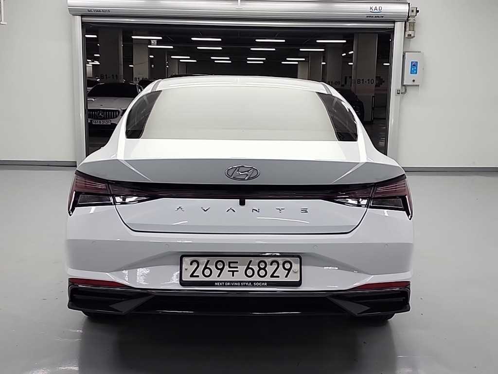 HYUNDAI Avante - Vista 3