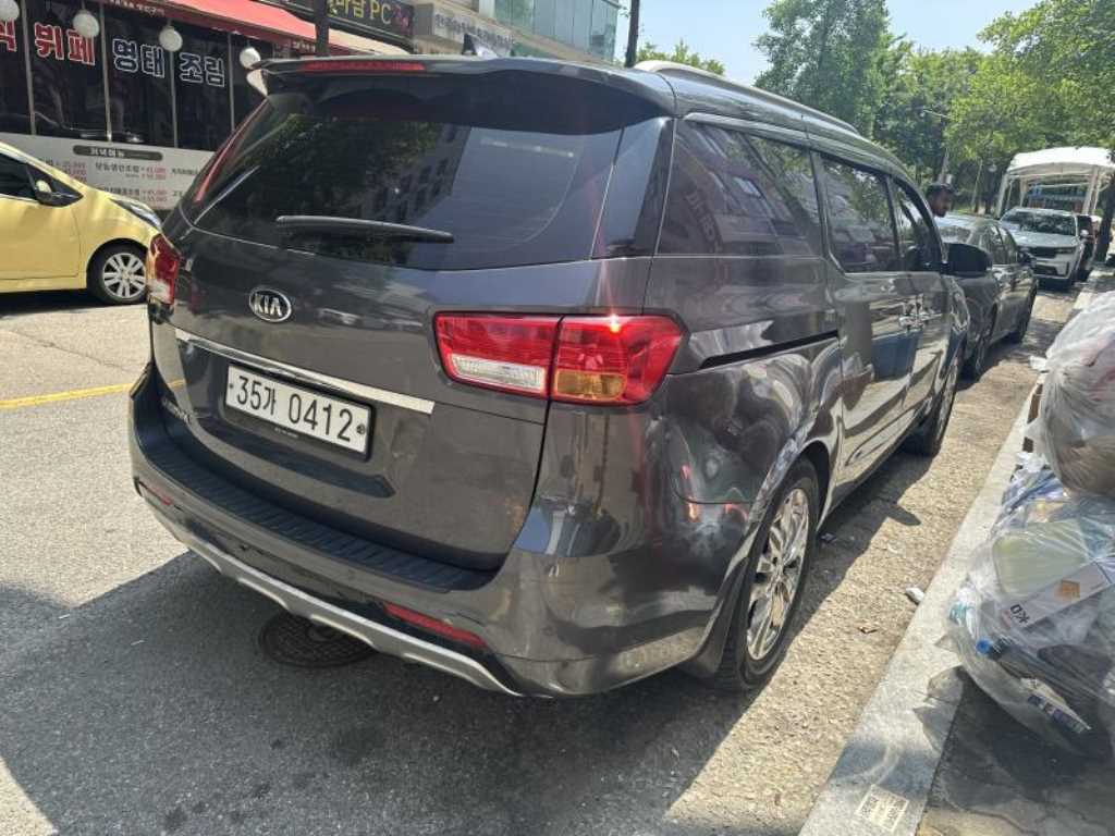 KIA Carnival - Vista 3