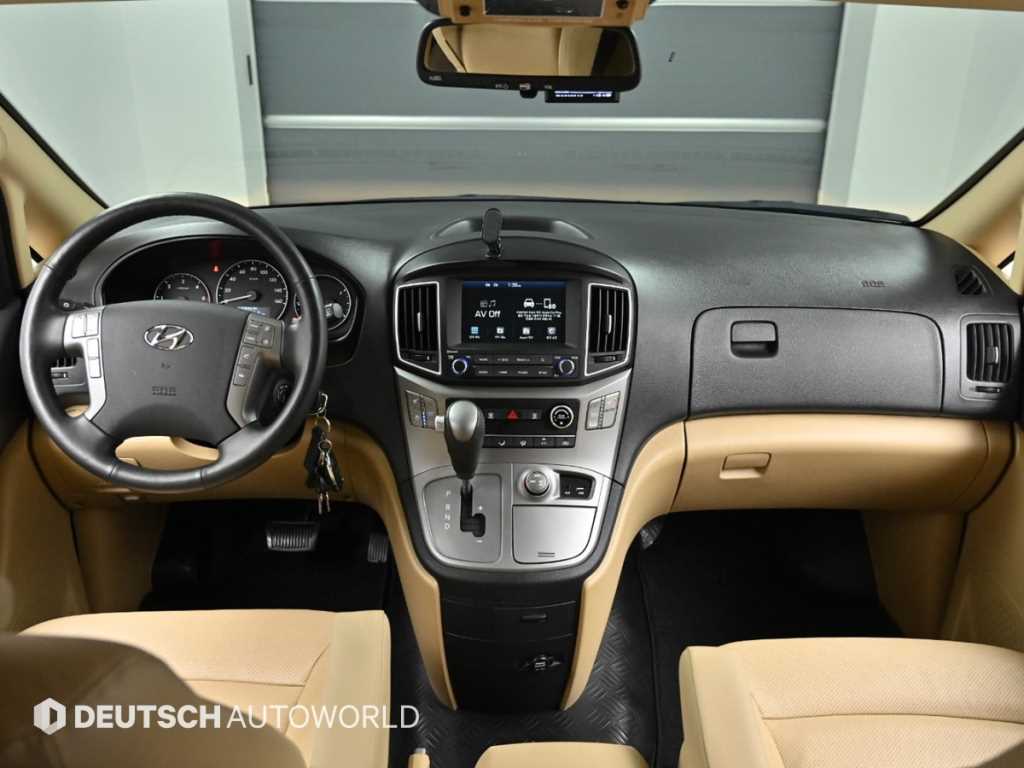 HYUNDAI Starex - Vista 7