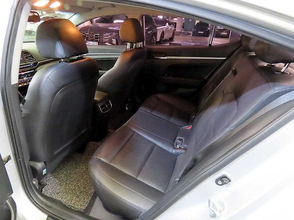 HYUNDAI Avante - Vista 7