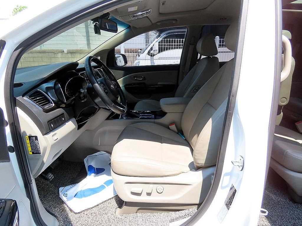 KIA Carnival - Vista 5