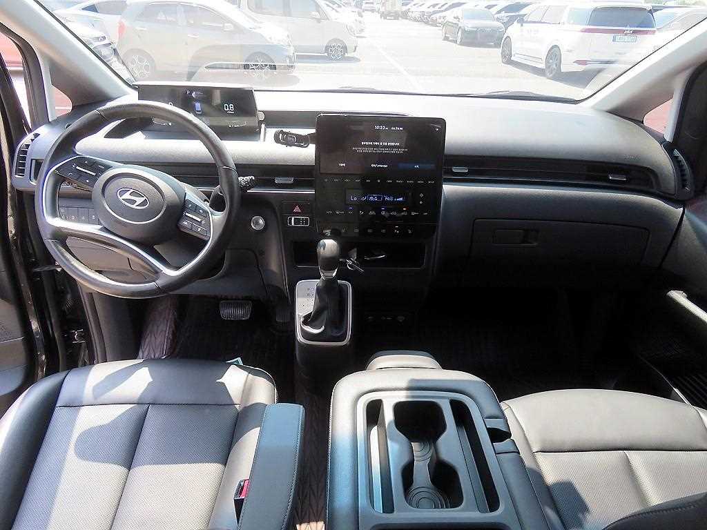 HYUNDAI Staria - Vista 10