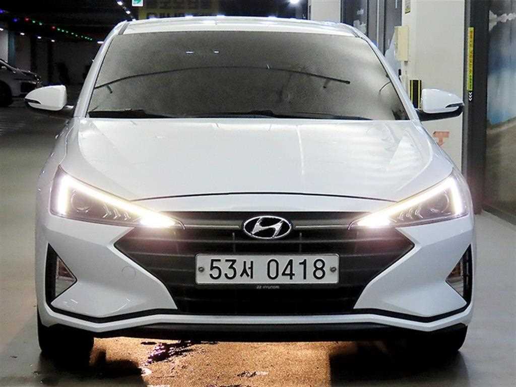 HYUNDAI Avante - Vista 2
