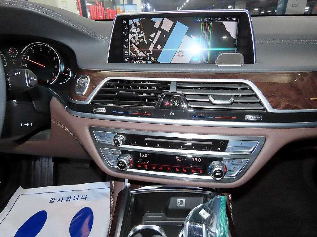 BMW 7 Series - Vista 11