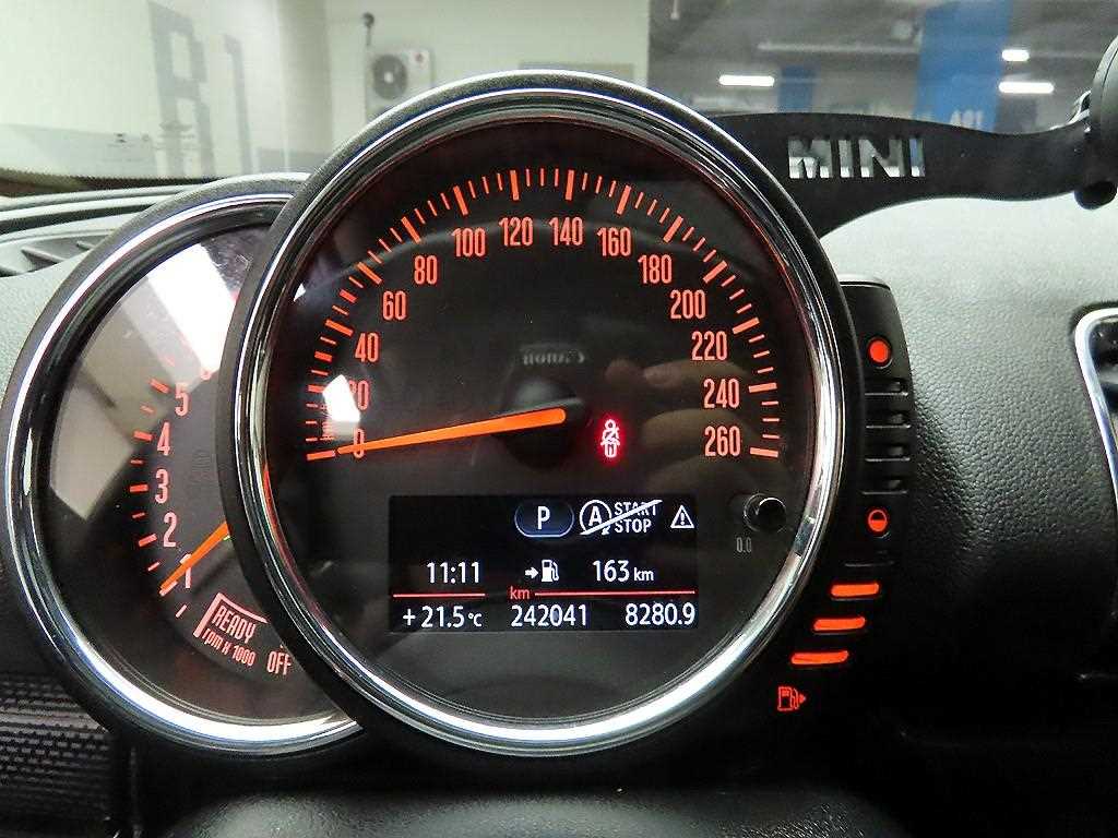 Mini Clubman - Vista 6