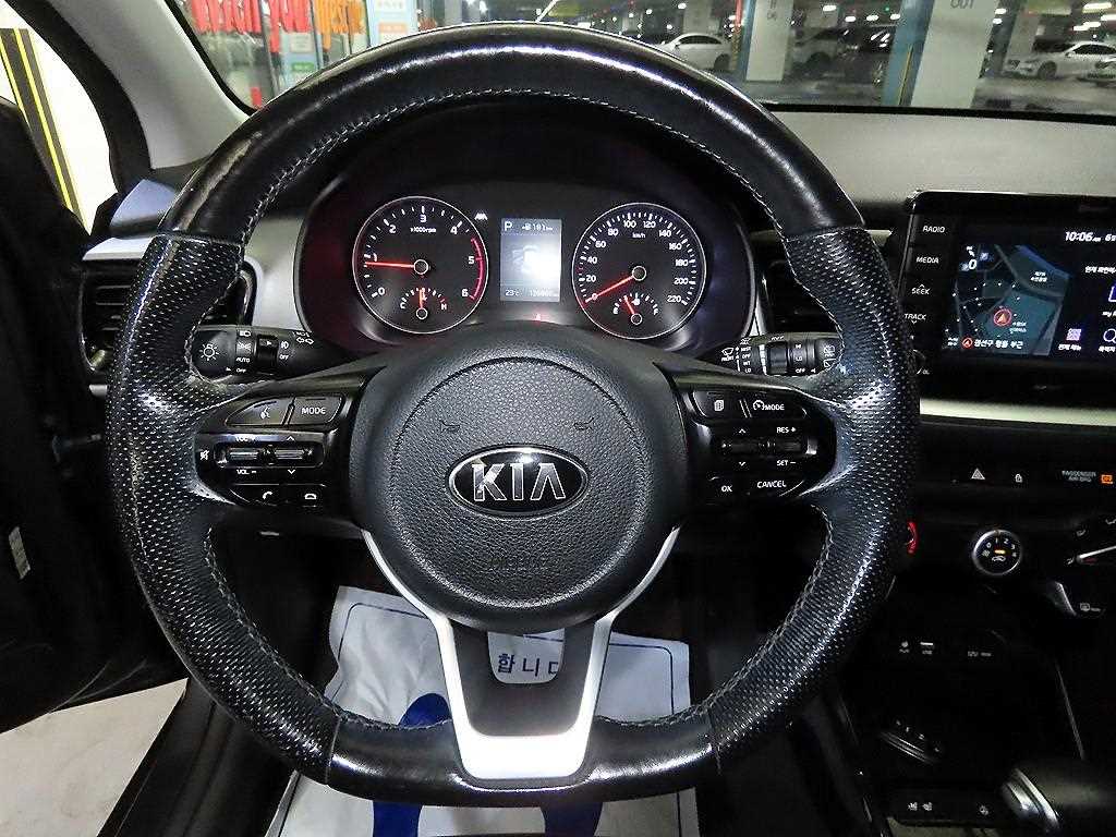 KIA Stonic - Vista 8