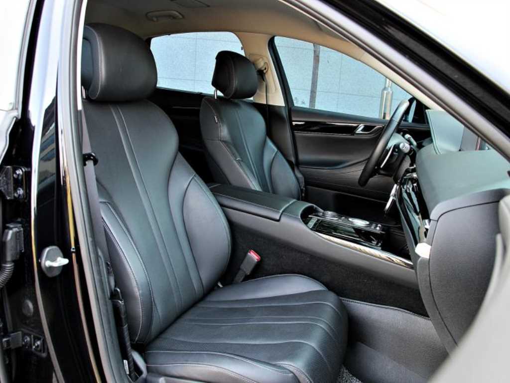 Genesis G80 - Vista 10