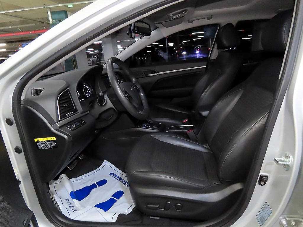 HYUNDAI Avante - Vista 6