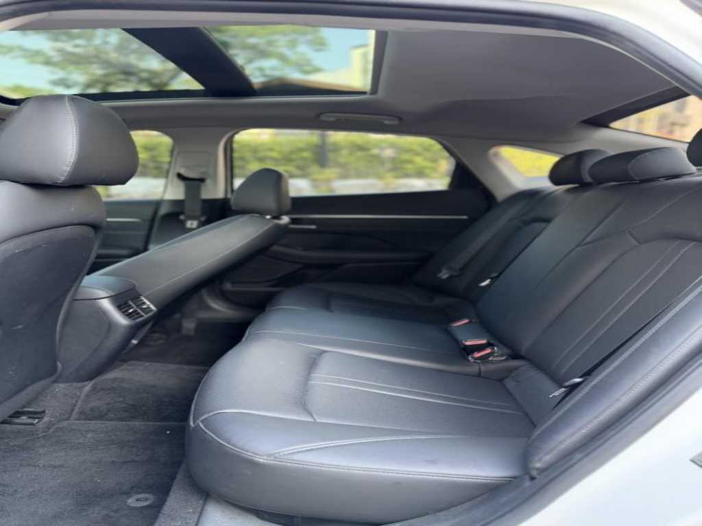 HYUNDAI Sonata - Vista 10