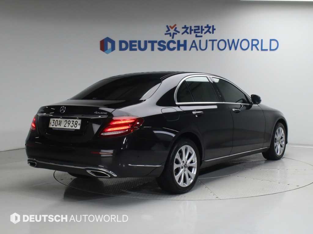 Mercedes Benz E class - Vista 2