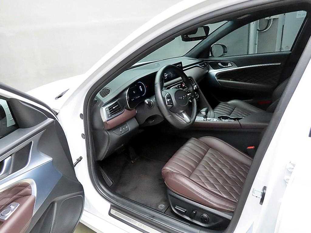Genesis G70 - Vista 5