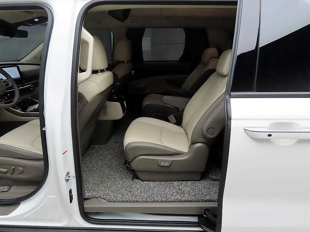 KIA Carnival - Vista 6
