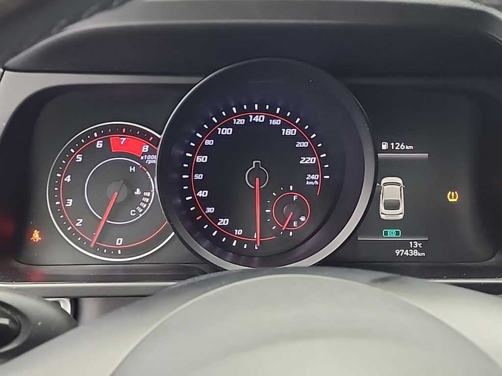 HYUNDAI Avante - Vista 6