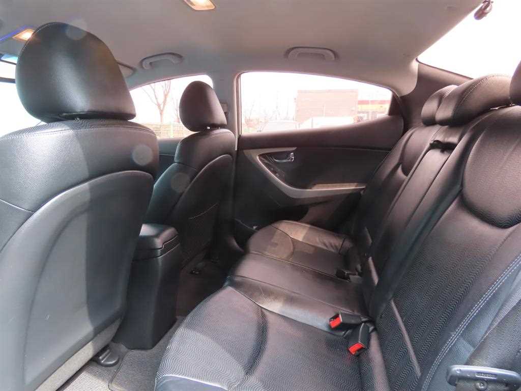 HYUNDAI Avante - Vista 7