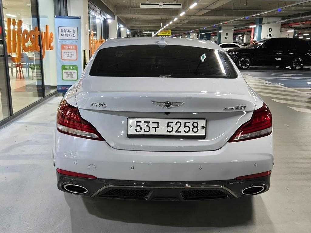 Genesis G70 - Vista 6
