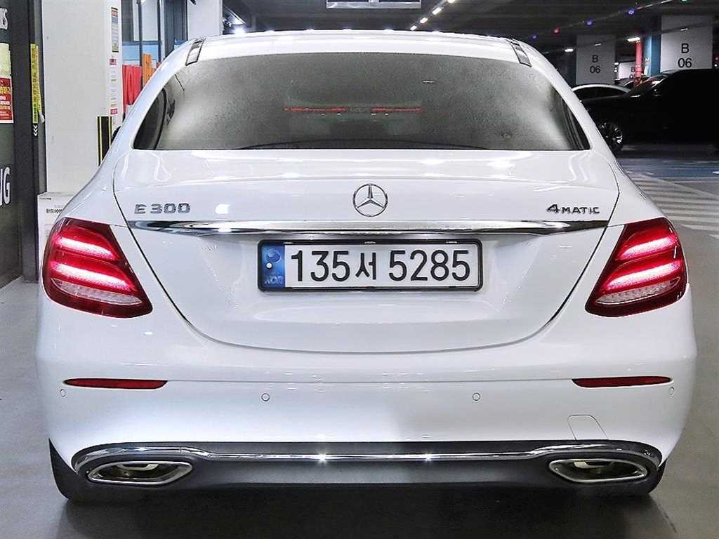 Mercedes Benz E class - Vista 5