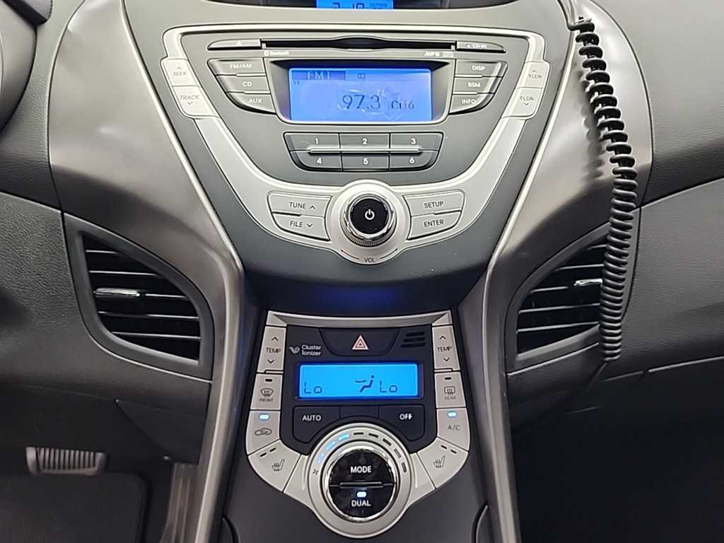 HYUNDAI Avante - Vista 10
