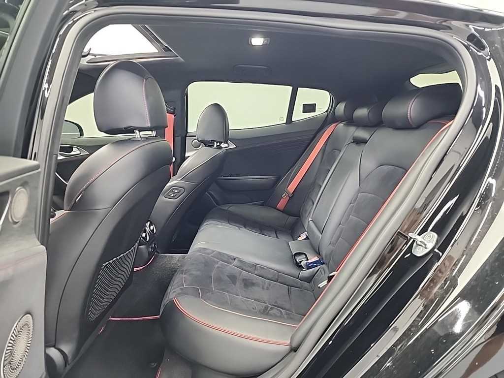 KIA Stinger - Vista 12